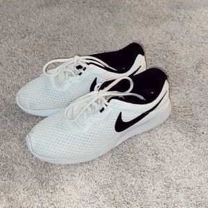 White nike shoes